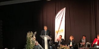 Frank Alétru lors de son discours d'ouverture du premier congrès d'apiculture de d'apithérapie de Rouen