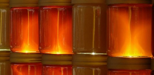 Des pots de miel